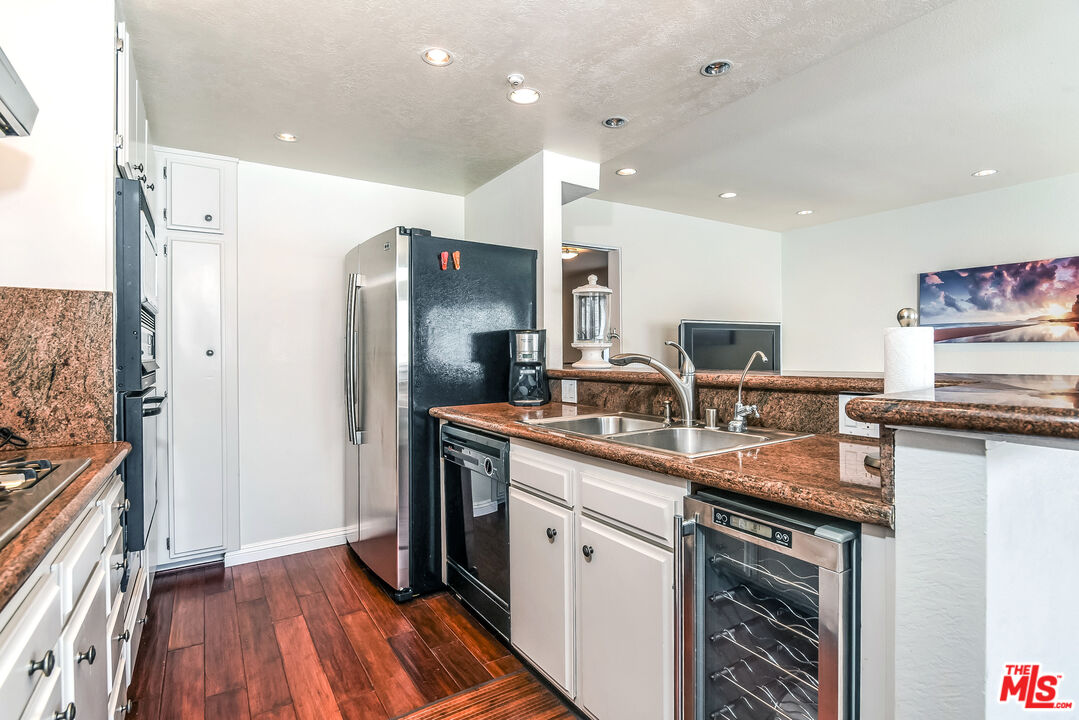 4604 GLENCOE AVE Unit: 8