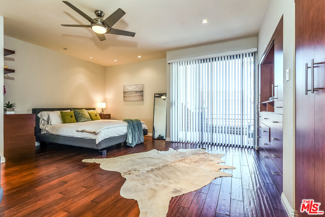 4604 GLENCOE AVE Unit: 8