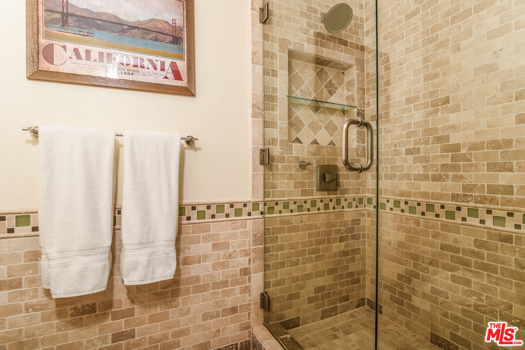 4604 GLENCOE AVE Unit: 8