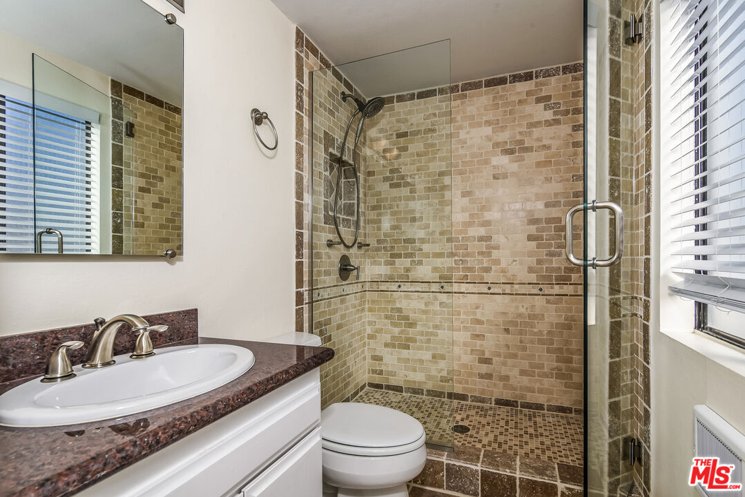 4604 GLENCOE AVE Unit: 8