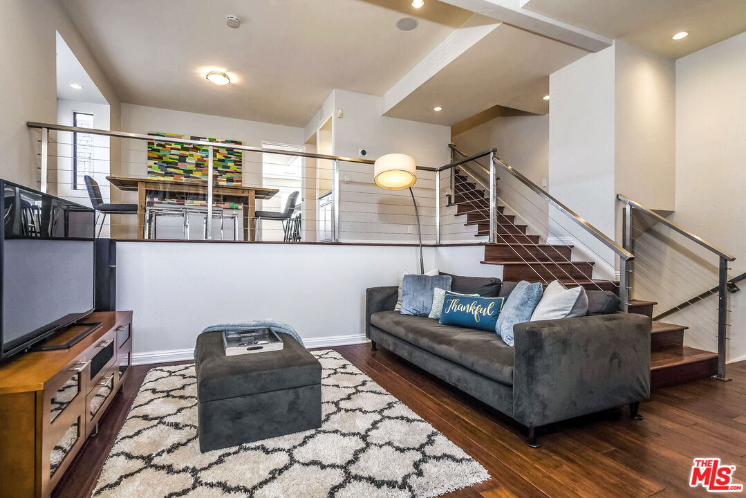 4604 GLENCOE AVE Unit: 8