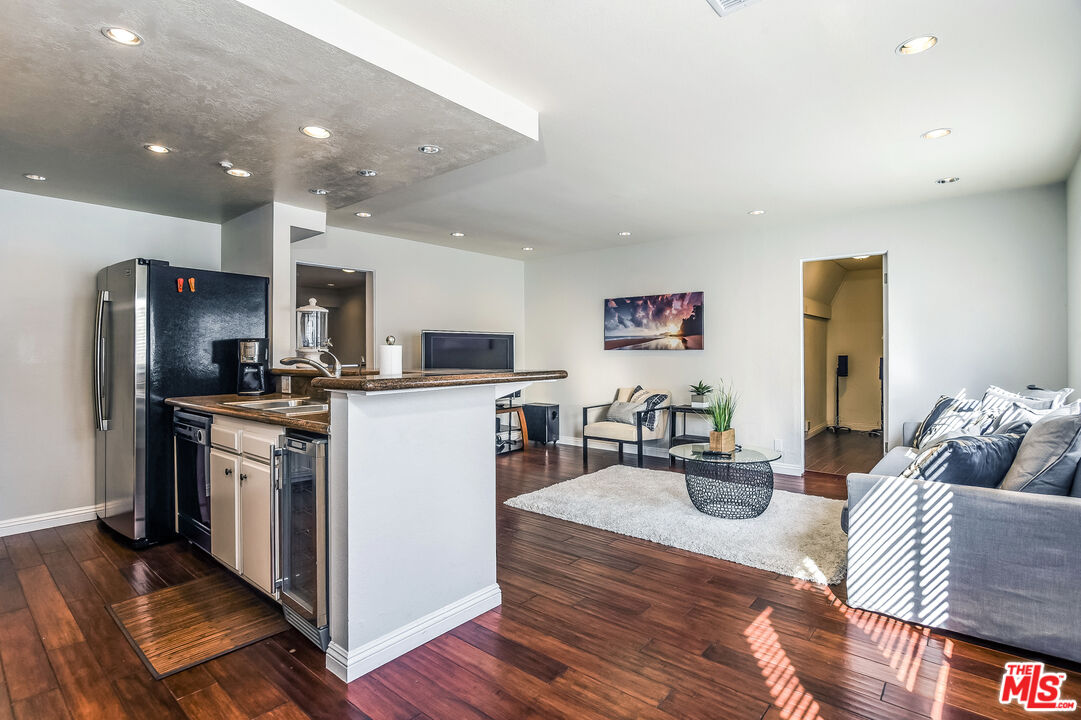 4604 GLENCOE AVE Unit: 8