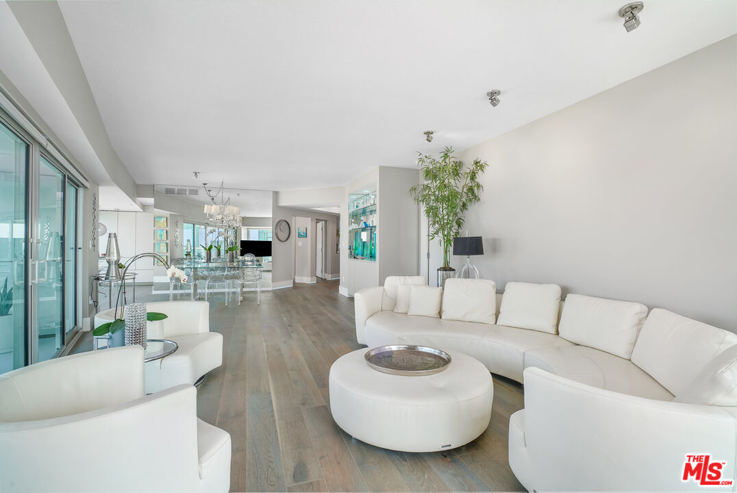 13600 Marina Pointe Dr Unit: 1702