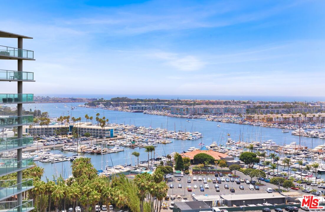 13600 Marina Pointe Dr Unit: 1702