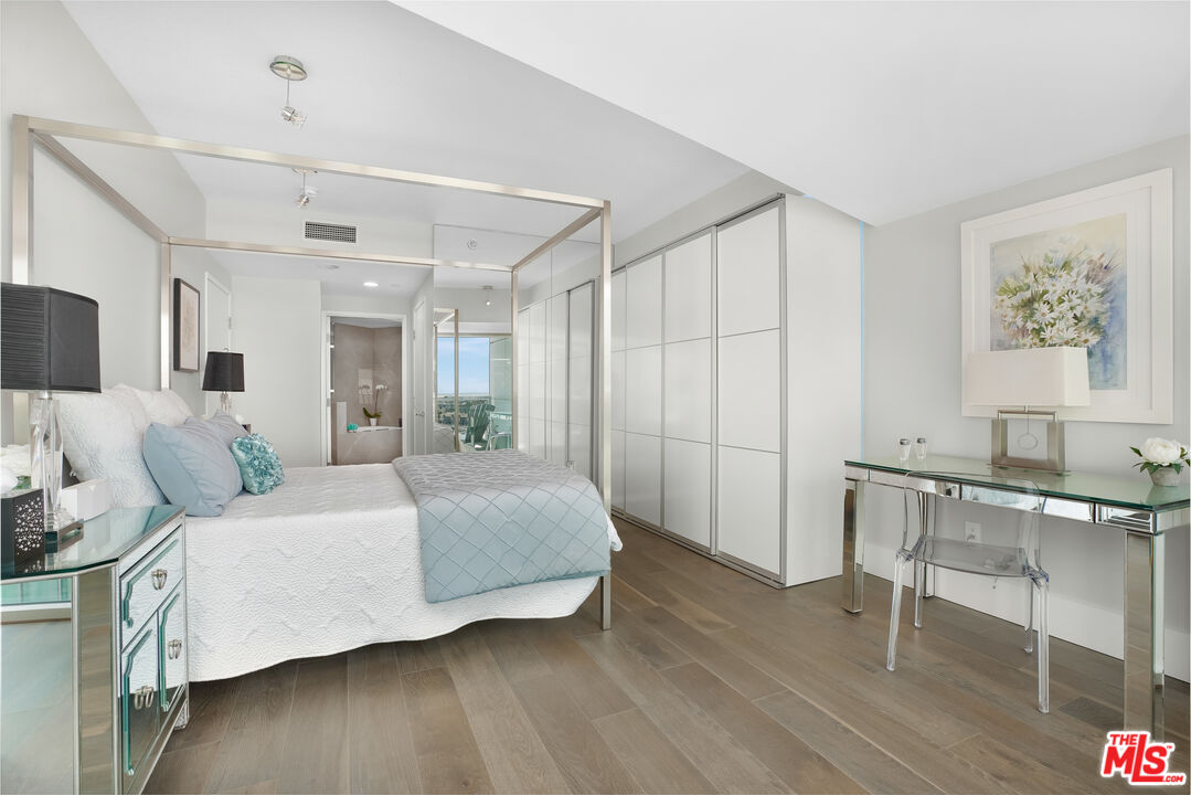 13600 Marina Pointe Dr Unit: 1702
