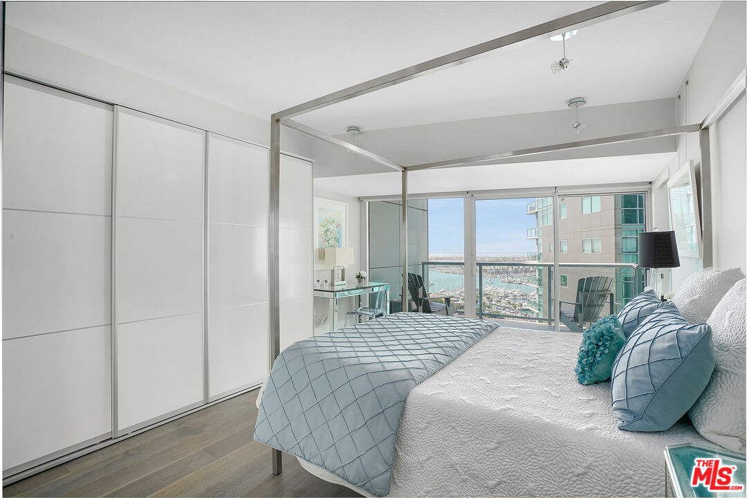 13600 Marina Pointe Dr Unit: 1702
