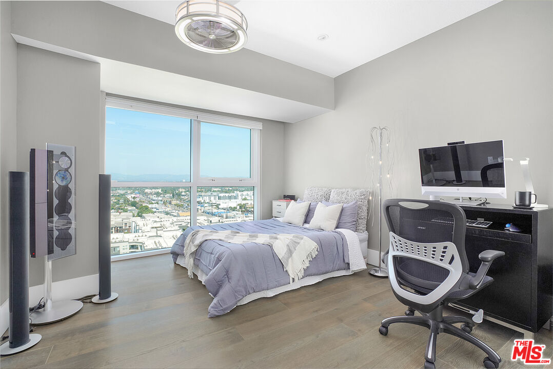 13600 Marina Pointe Dr Unit: 1702