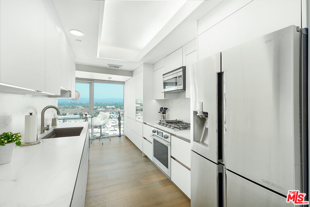 13600 Marina Pointe Dr Unit: 1702