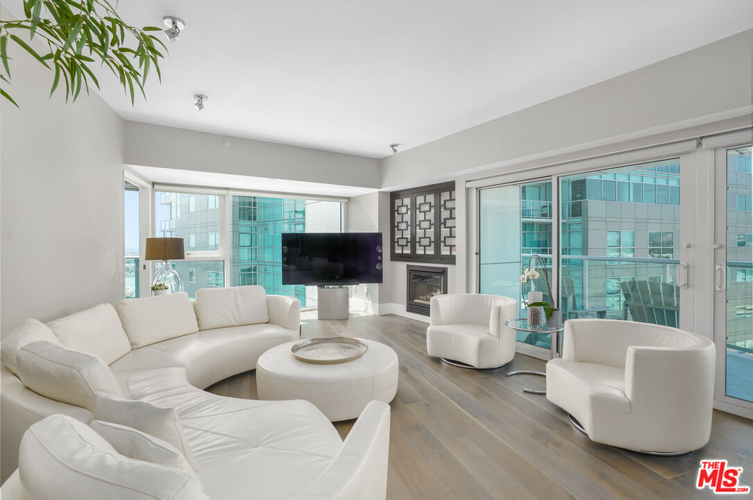 13600 Marina Pointe Dr Unit: 1702