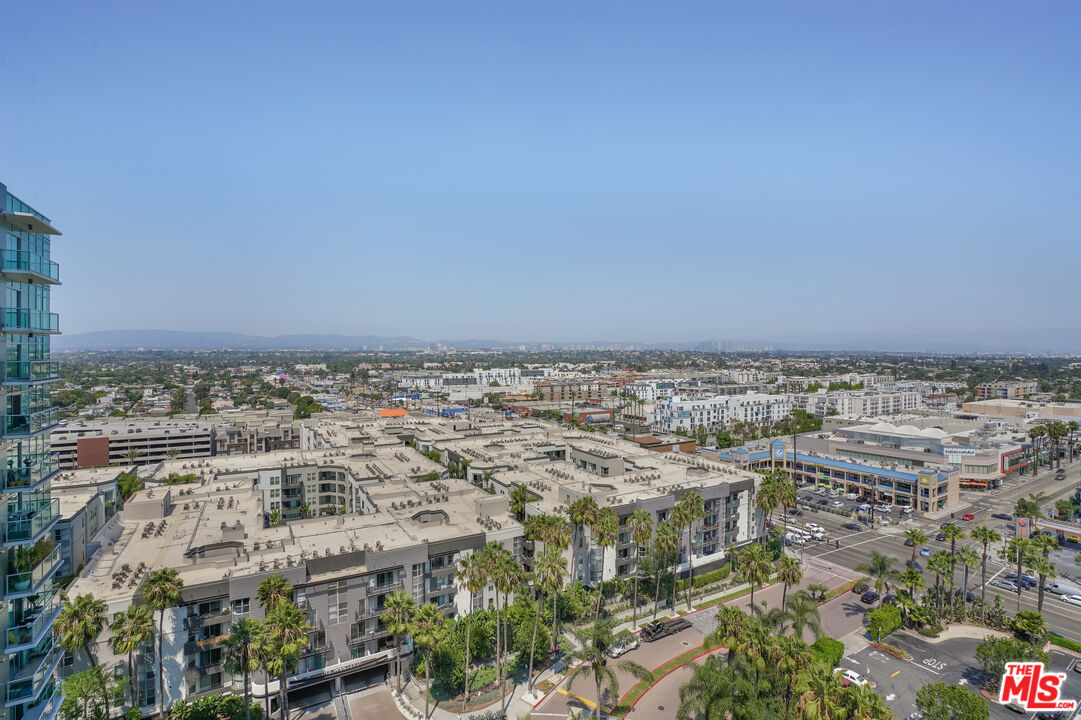 13600 Marina Pointe Dr Unit: 1702