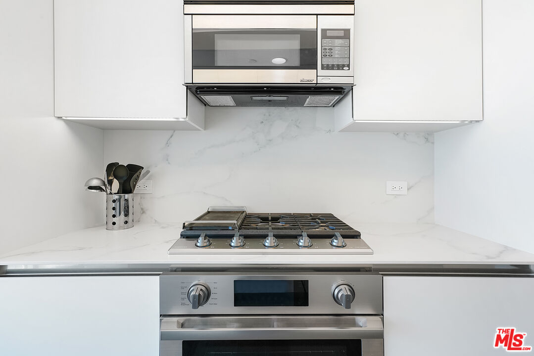 13600 Marina Pointe Dr Unit: 1702