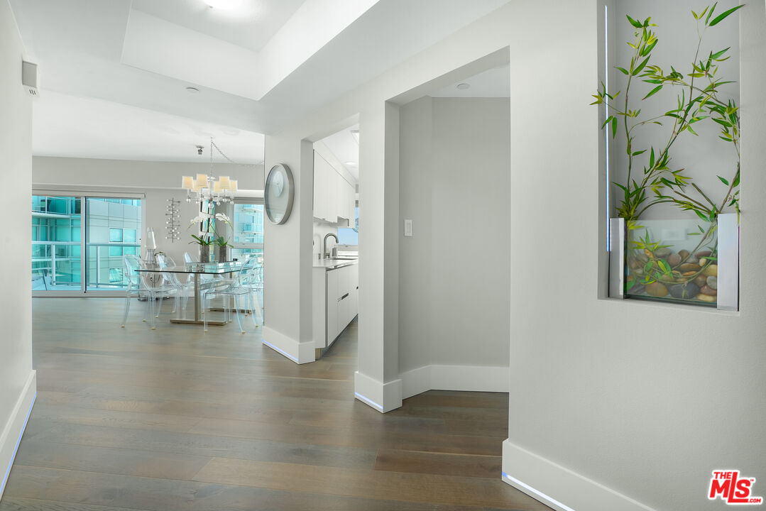 13600 Marina Pointe Dr Unit: 1702