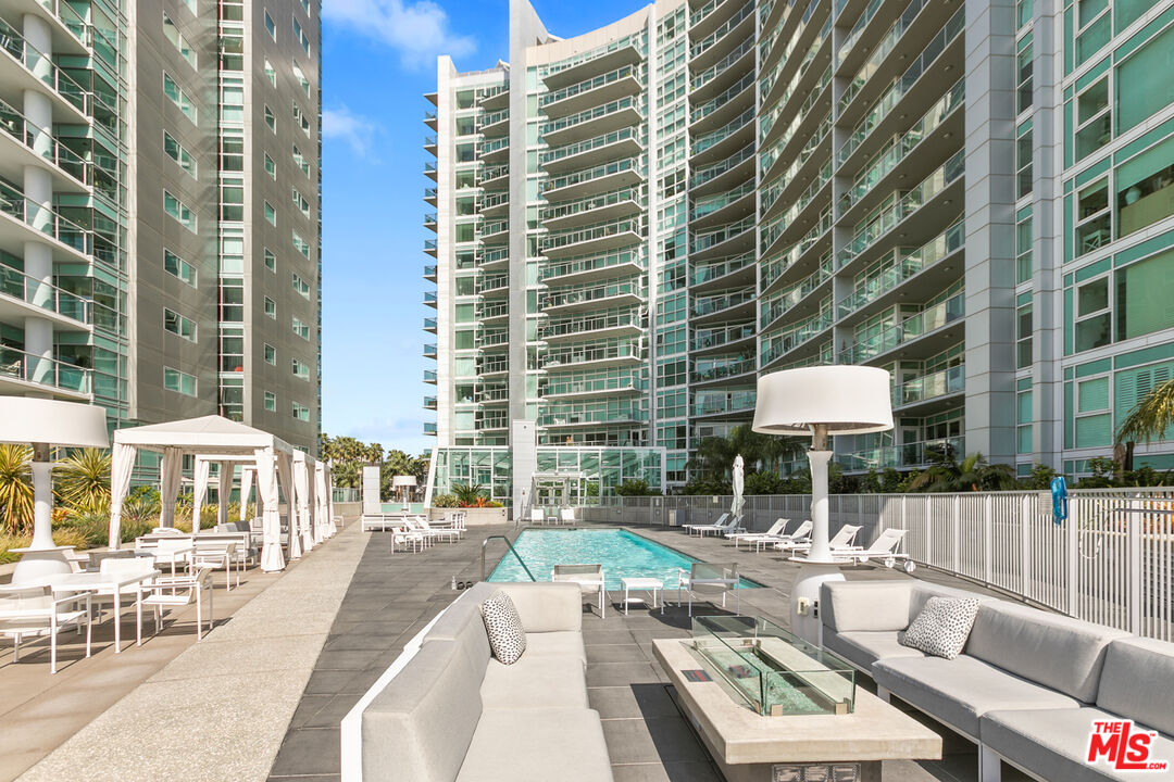 13600 Marina Pointe Dr Unit: 1702