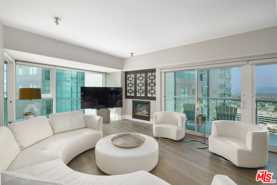 13600 Marina Pointe Dr Unit: 1702