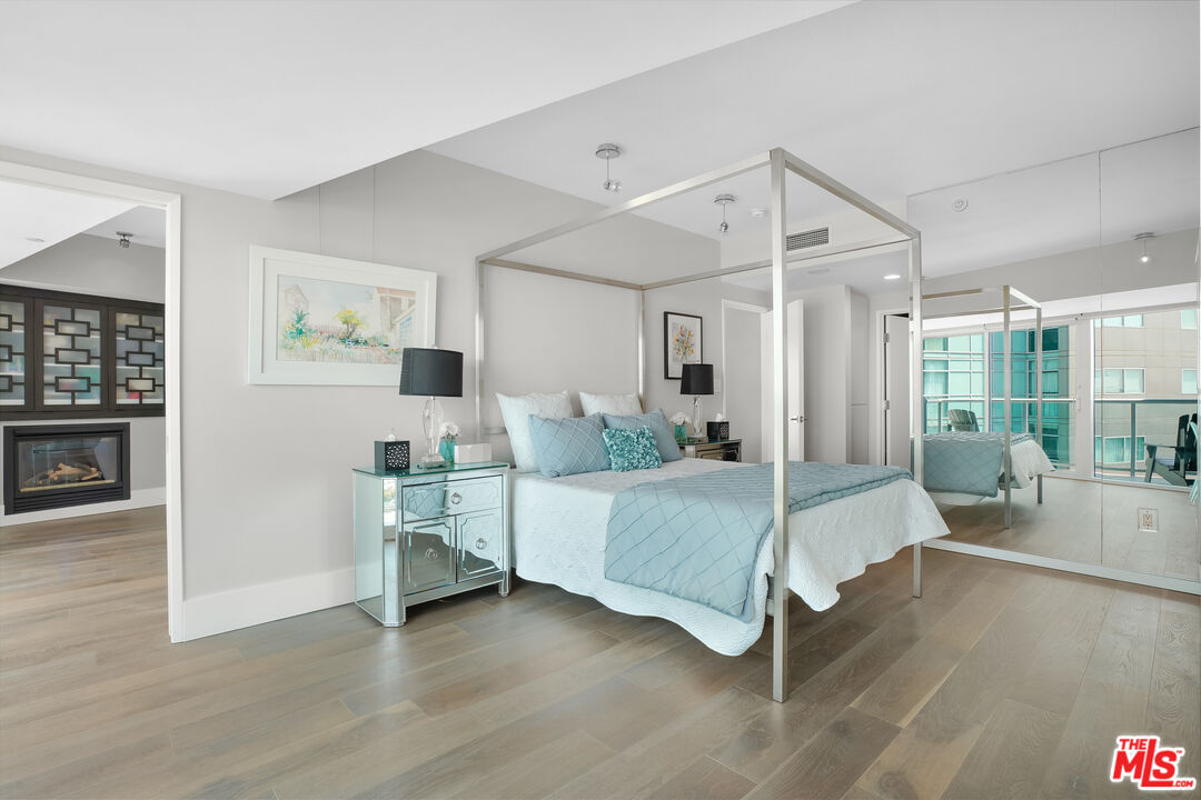 13600 Marina Pointe Dr Unit: 1702