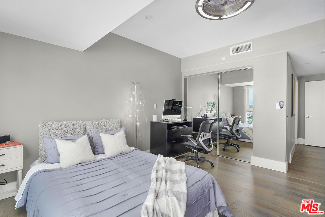 13600 Marina Pointe Dr Unit: 1702