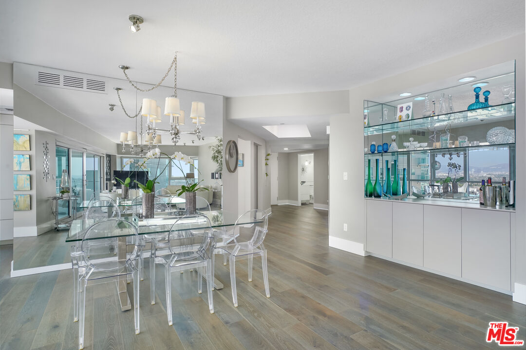 13600 Marina Pointe Dr Unit: 1702