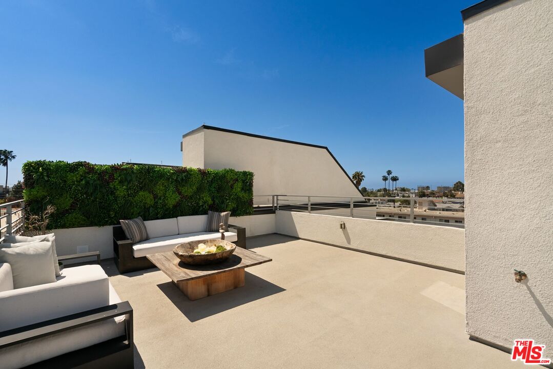 12614 Venice Blvd