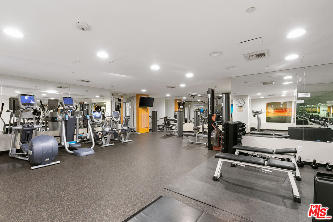 13600 MARINA POINTE DR Unit: 401