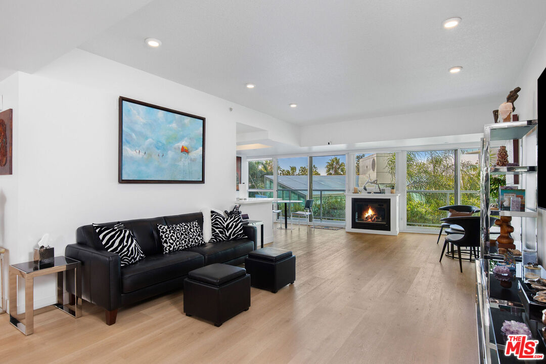 13600 MARINA POINTE DR Unit: 401