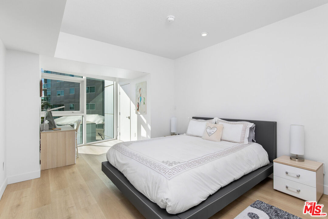 13600 MARINA POINTE DR Unit: 401