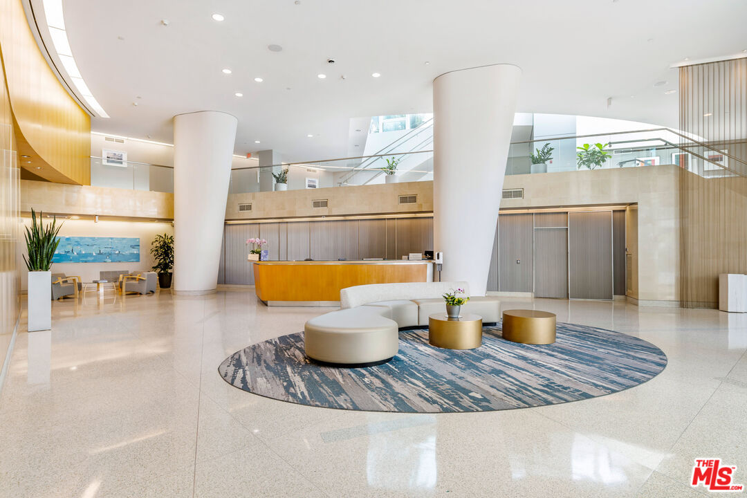 13600 MARINA POINTE DR Unit: 401