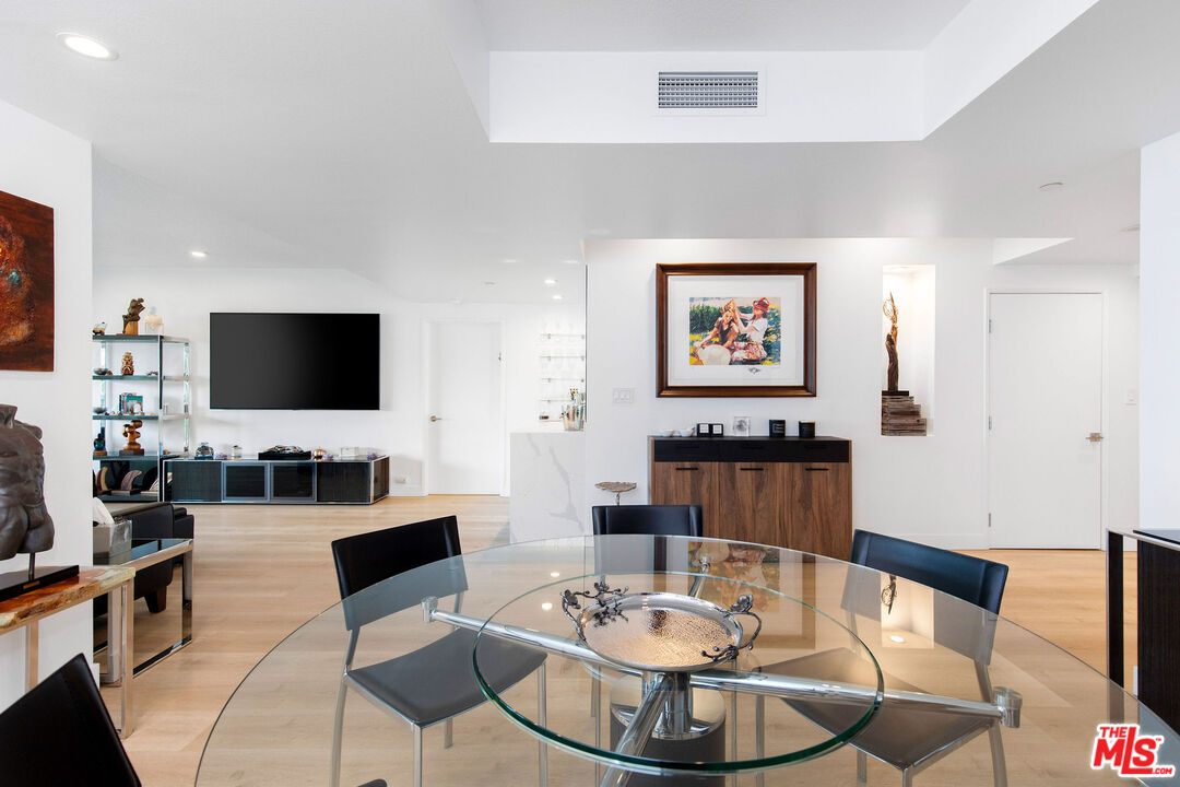 13600 MARINA POINTE DR Unit: 401