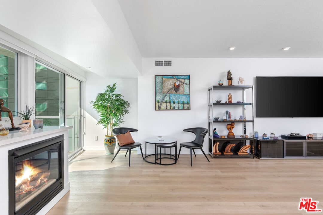 13600 MARINA POINTE DR Unit: 401