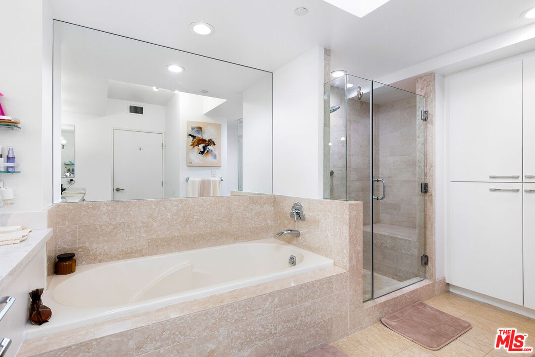 13600 MARINA POINTE DR Unit: 401