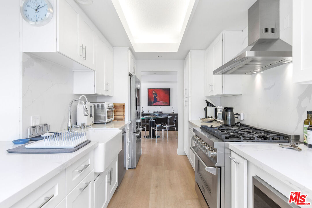 13600 MARINA POINTE DR Unit: 401