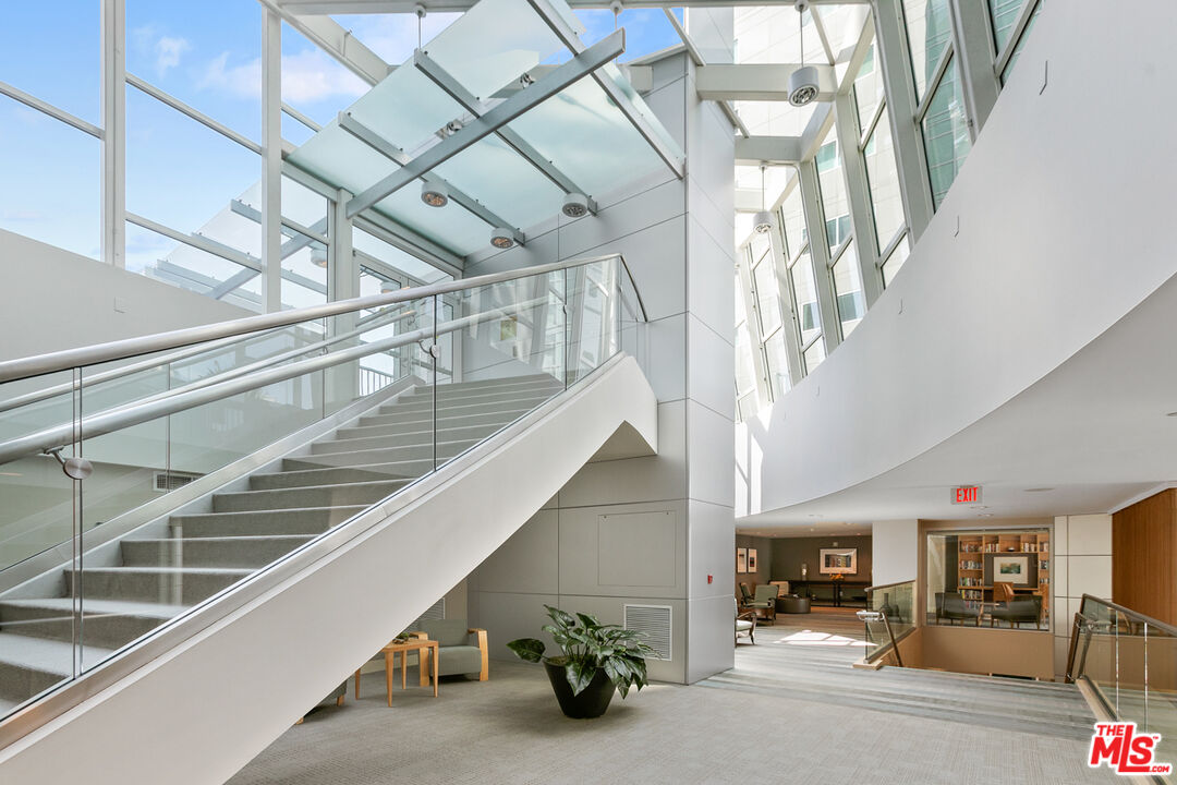 13600 MARINA POINTE DR Unit: 401
