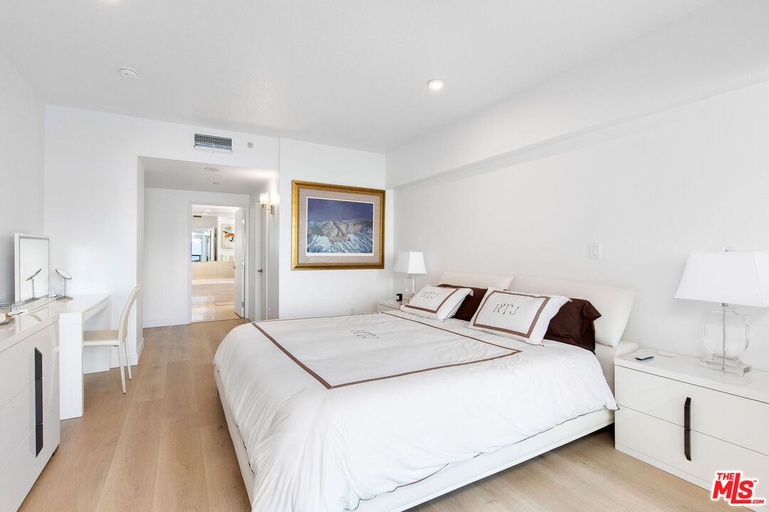 13600 MARINA POINTE DR Unit: 401