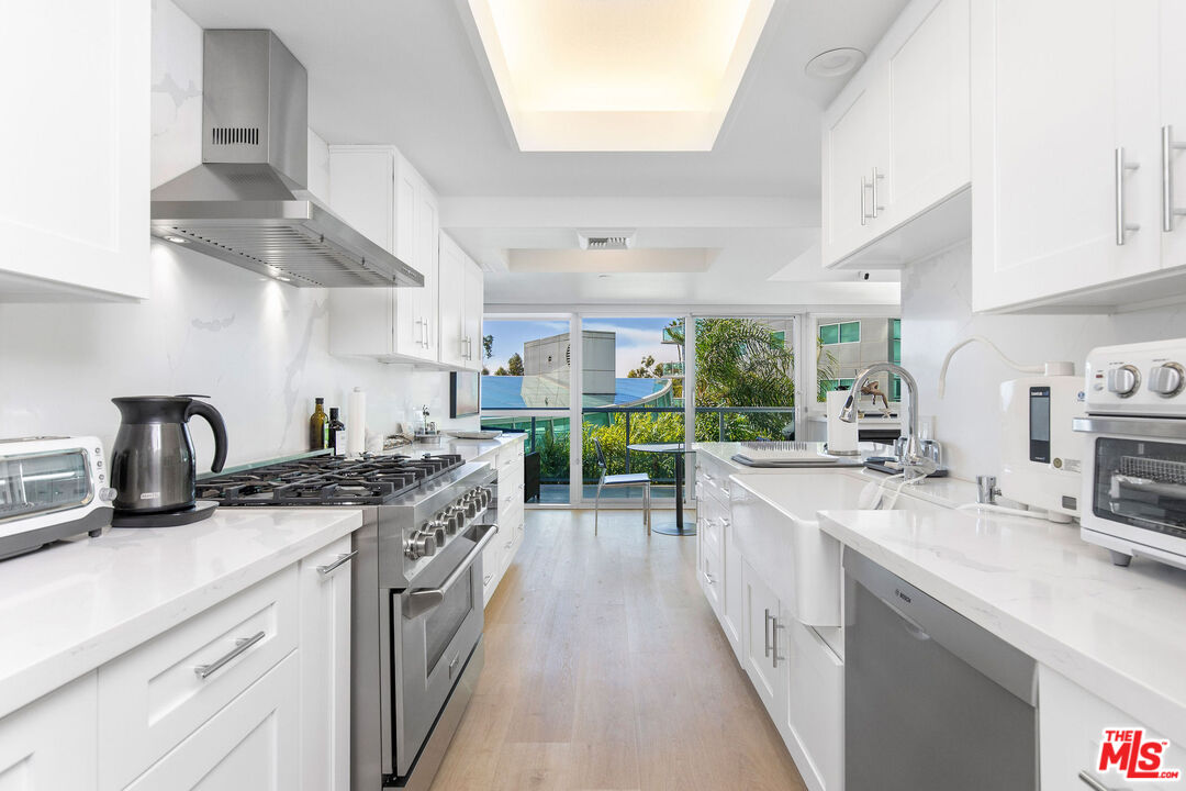 13600 MARINA POINTE DR Unit: 401