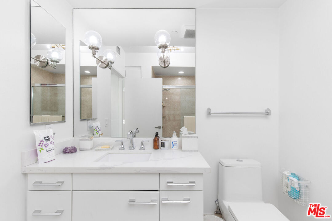 13600 MARINA POINTE DR Unit: 401