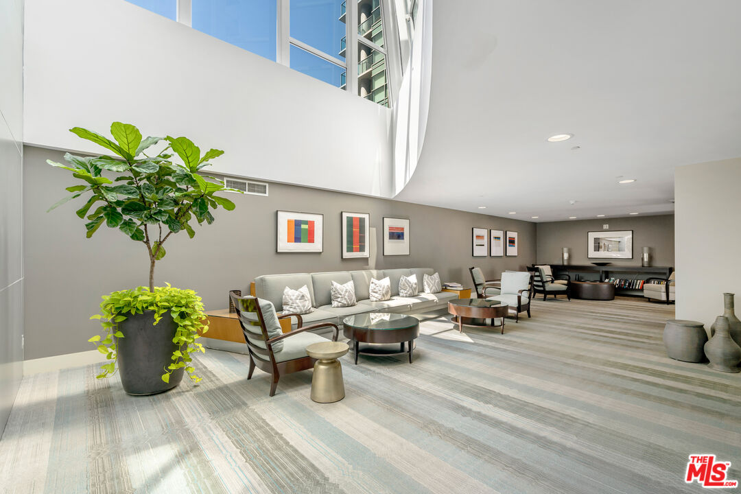 13600 MARINA POINTE DR Unit: 401