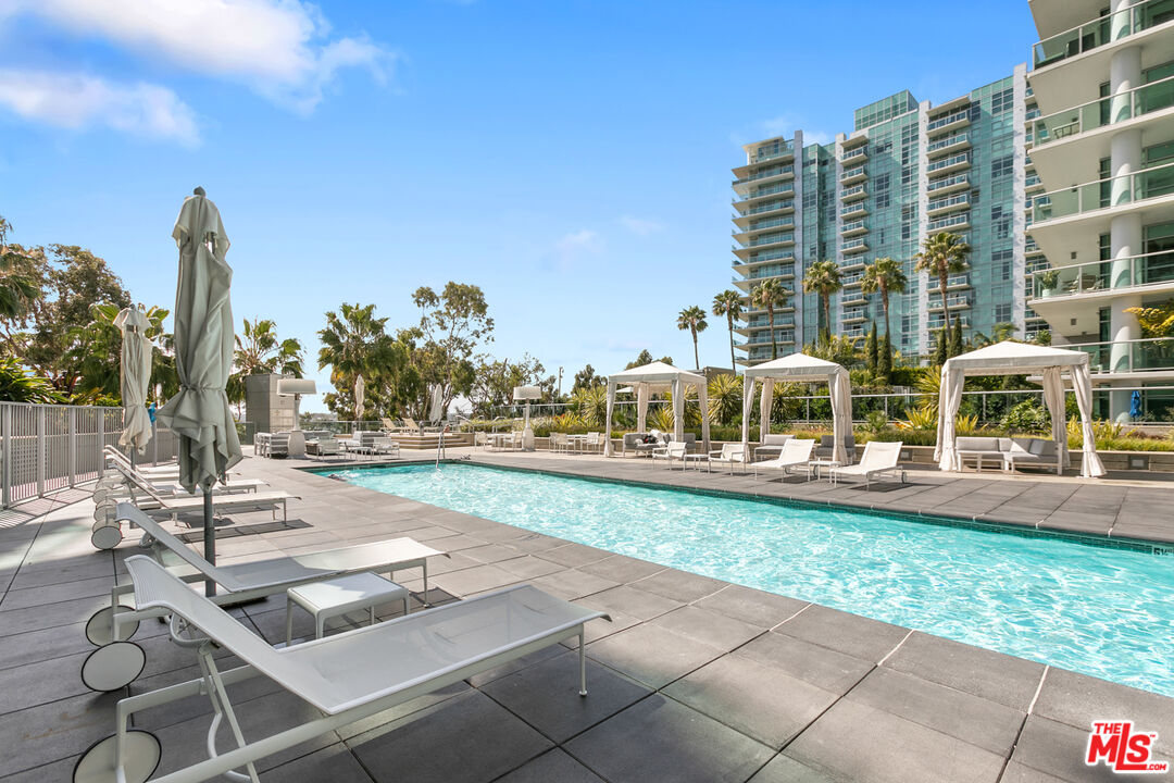 13600 MARINA POINTE DR Unit: 401