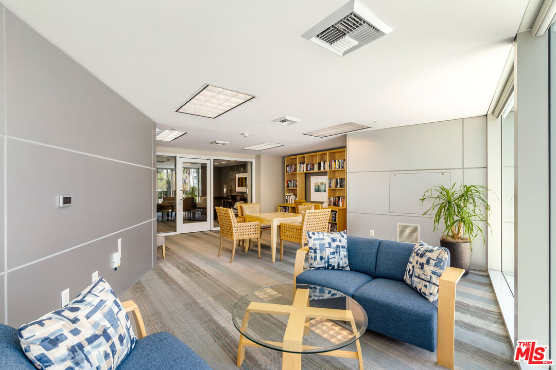 13600 MARINA POINTE DR Unit: 401