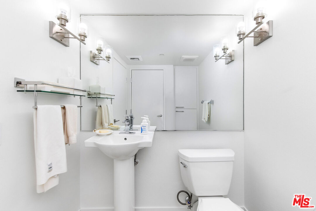 13600 MARINA POINTE DR Unit: 401