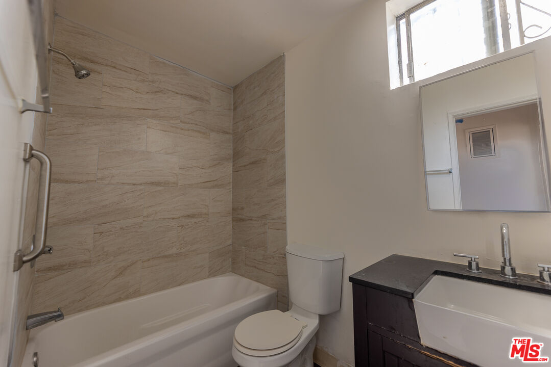 275 Lucas Ave Unit: 11