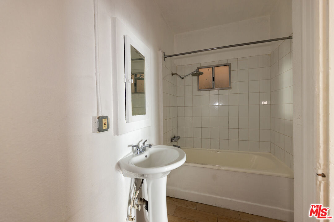 661 Shatto Pl Unit: 405