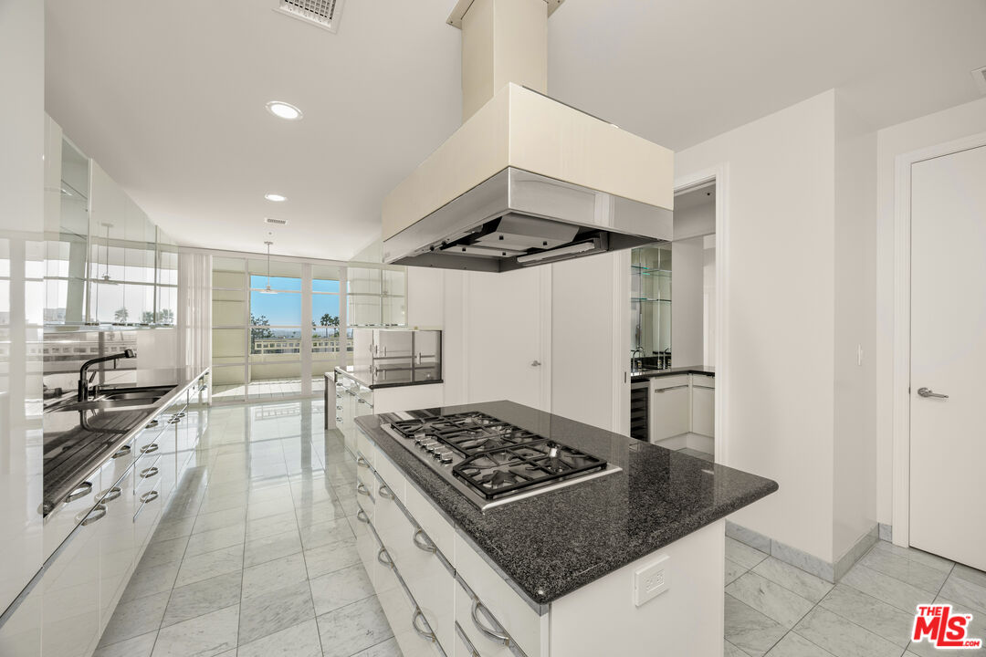 10380 Wilshire Blvd Unit: 404