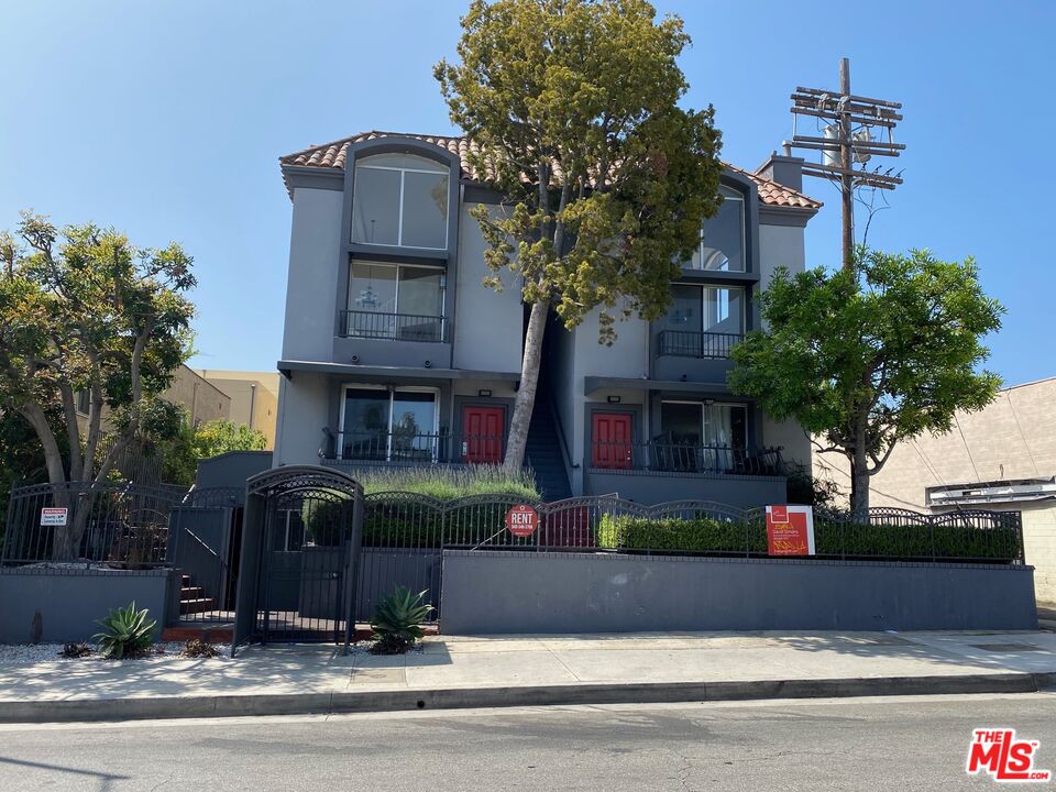 1529 S Bundy Dr Unit: 201