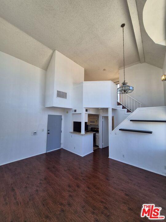 1529 S Bundy Dr Unit: 201