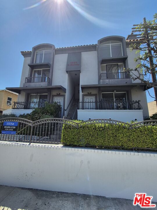 1529 S Bundy Dr Unit: 201