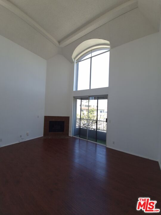 1529 S Bundy Dr Unit: 201