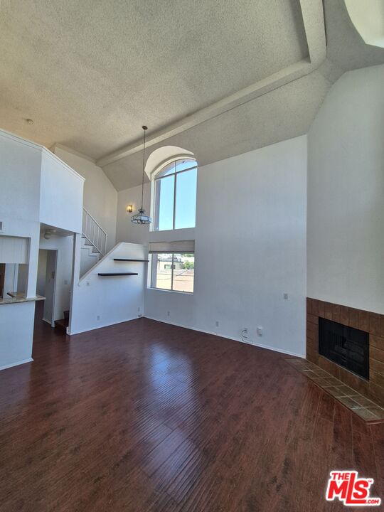 1529 S Bundy Dr Unit: 201