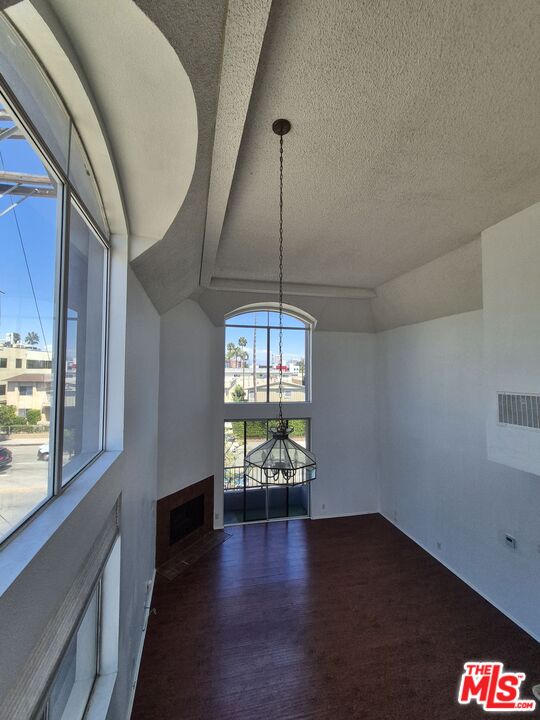 1529 S Bundy Dr Unit: 201