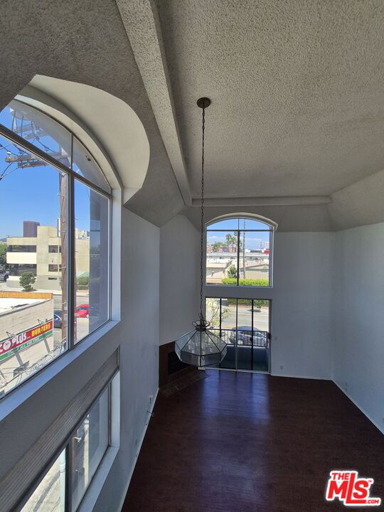 1529 S Bundy Dr Unit: 201