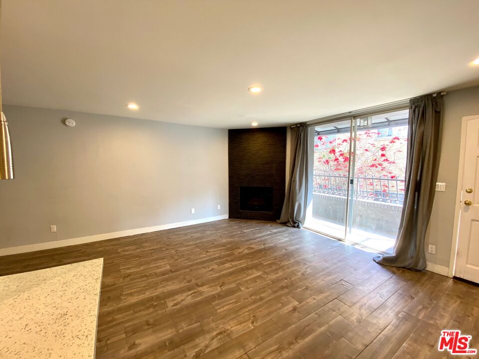 1529 S Bundy Dr Unit: 103