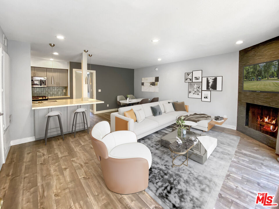 1529 S Bundy Dr Unit: 103